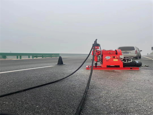 让胡路马路路基路面开裂下沉注浆加固灌浆