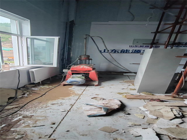 让胡路地基基础下沉墙体裂缝加固注浆顶升施工