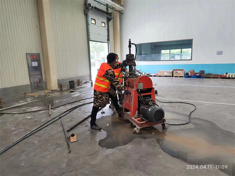 让胡路厂房地面下沉塌陷注浆加固施工